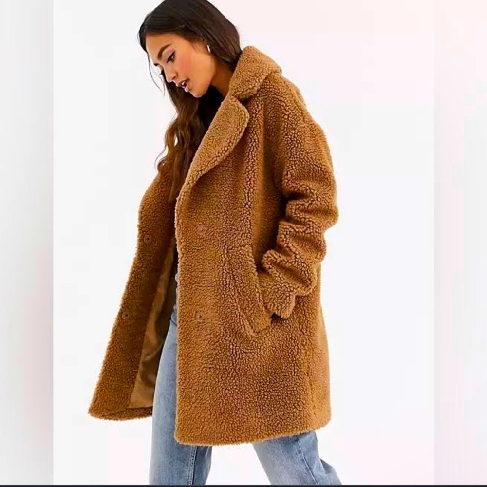 Abercrombie Teddy Coat that feels almost brand new.